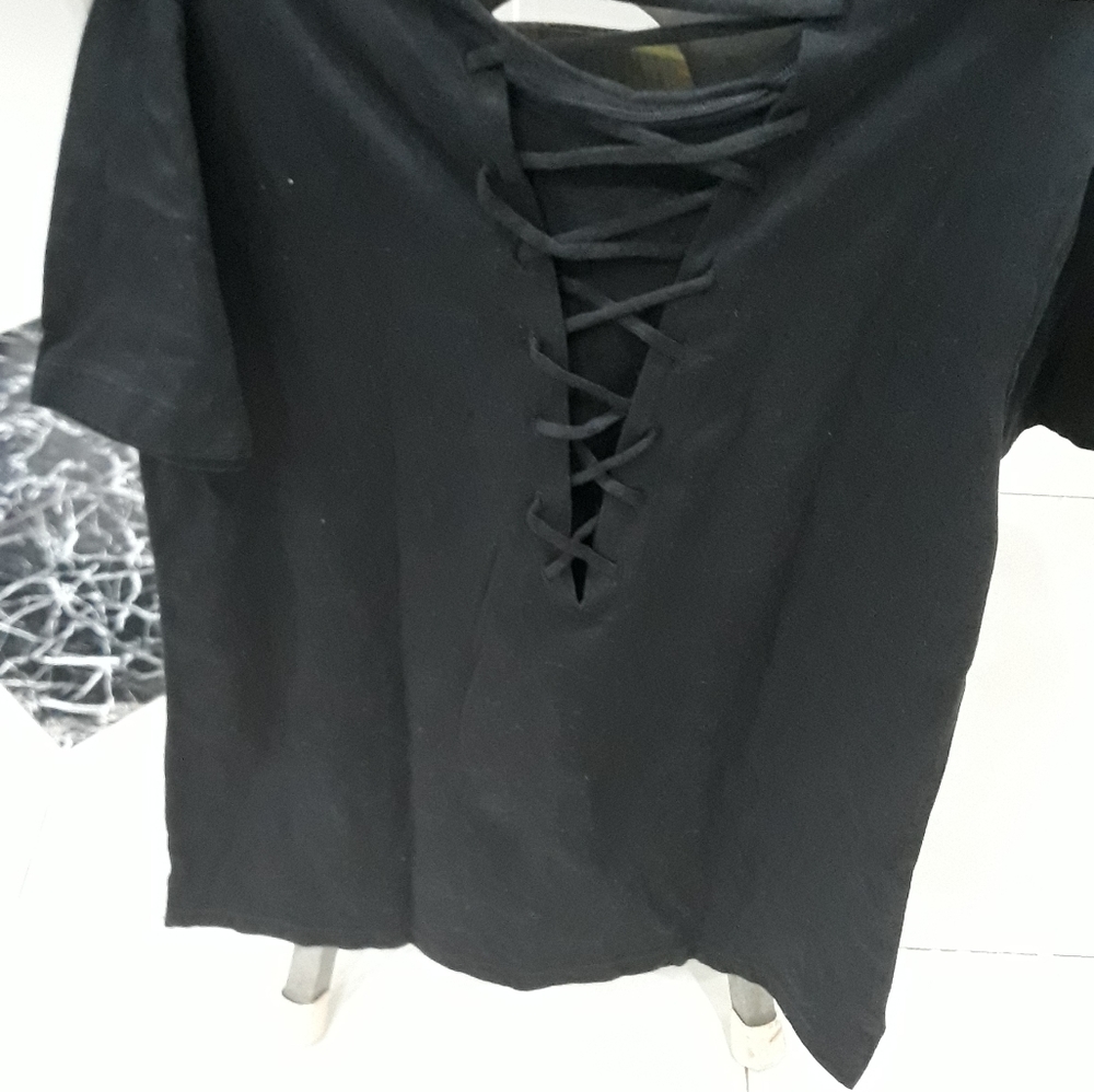 Teeshirt - Picture 2 of 2
